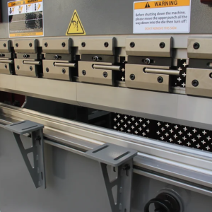 GMC Machinery 7.5HP 220V Three Phase 33 Ton 5ft CNC Hydraulic Press Brake with Estun Control HPB-3305 – Image 2